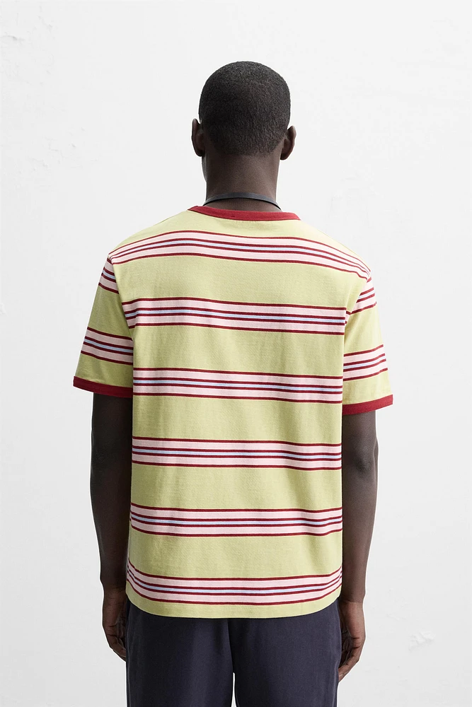 T-SHIRT À RAYURES CONTRASTÉES