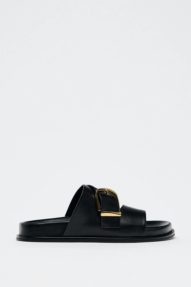 BUCKLE FLAT SANDALS