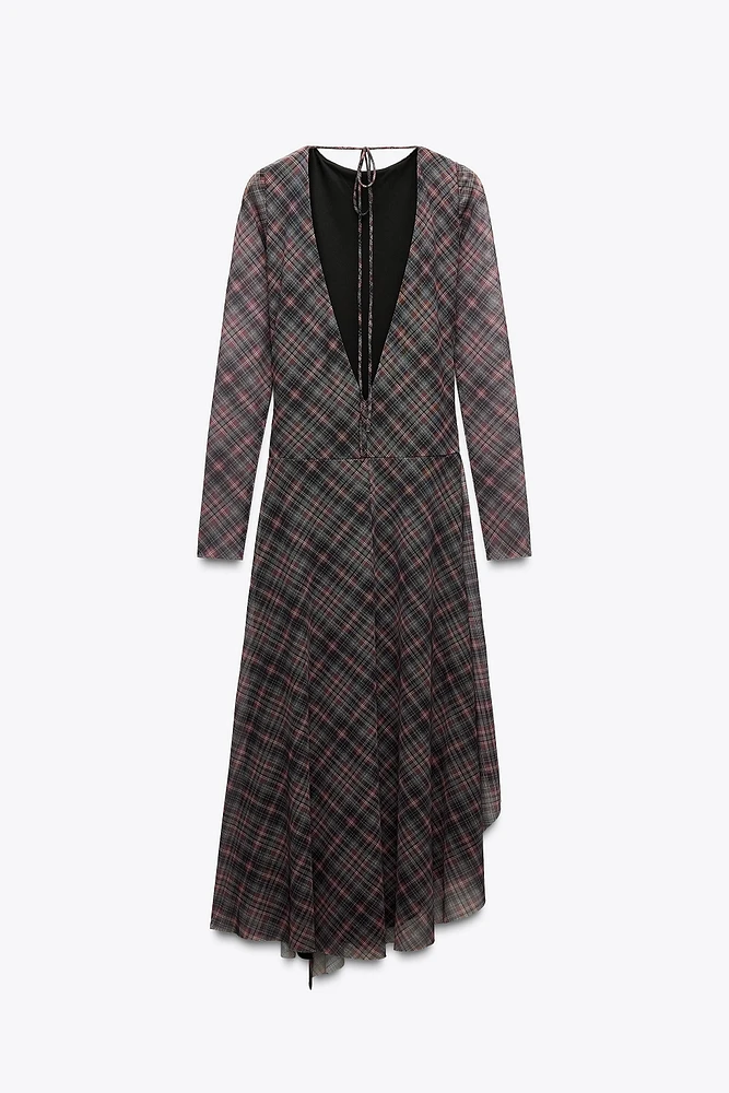 ROBE EN TULLE DRAPÉE À CARREAUX