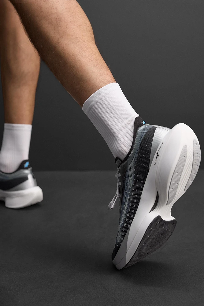 LONG DISTANCE RUNNING SNEAKERS