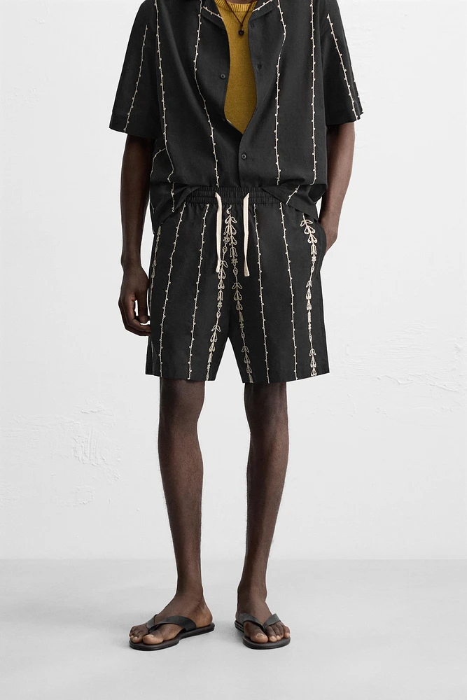 CONTRAST EMBROIDERY SHORTS