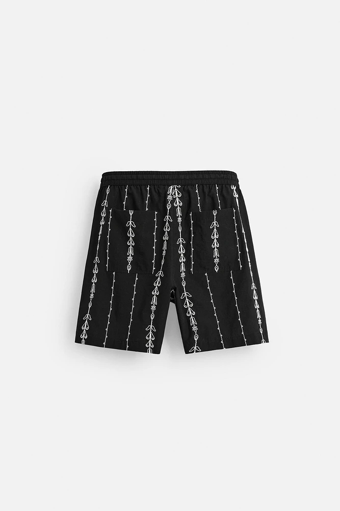 CONTRAST EMBROIDERY SHORTS