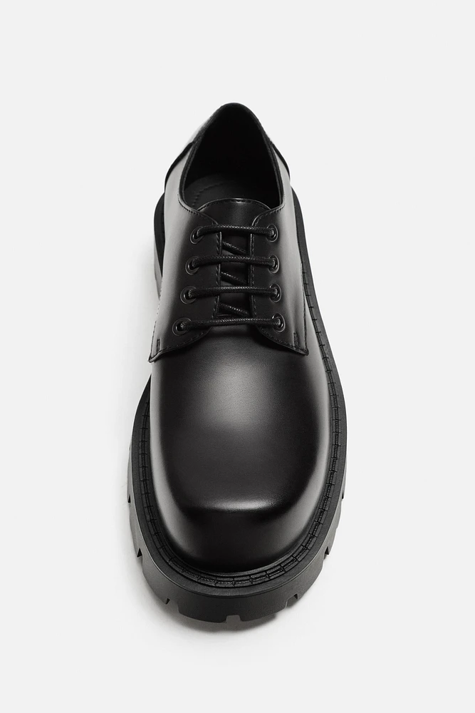 CHAUSSURES À SEMELLE VOLUME