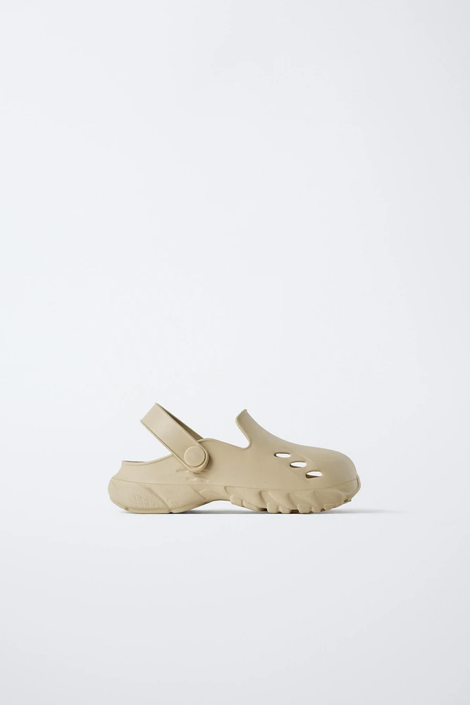 RUBBER CLOGS