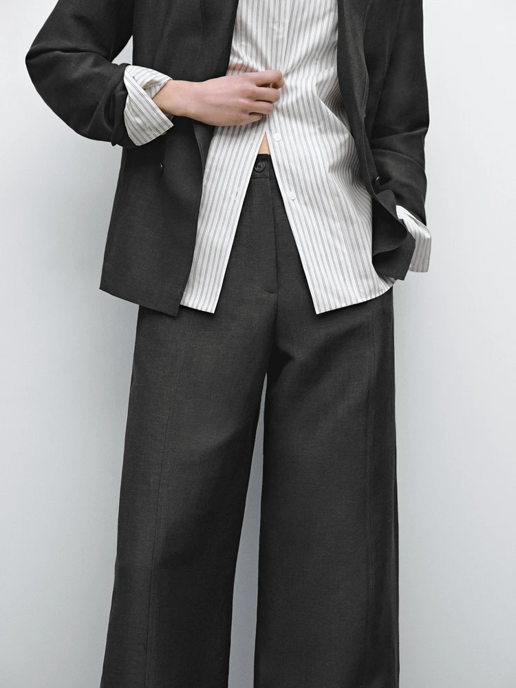 Pantalon large et fluide coutures apparentes