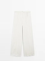 Pantalon avec broderies en coton mélangé