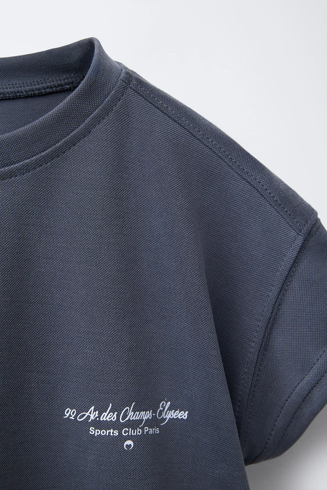 FLOWY TEXT T-SHIRT