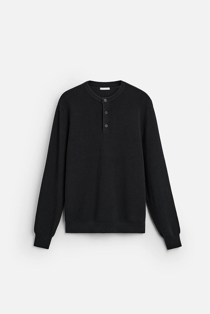 PULL EN MAILLE PERLÉE À BOUTONS