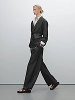 Pantalon large et fluide coutures apparentes