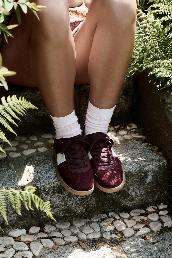 ATHLETIC SNEAKERS