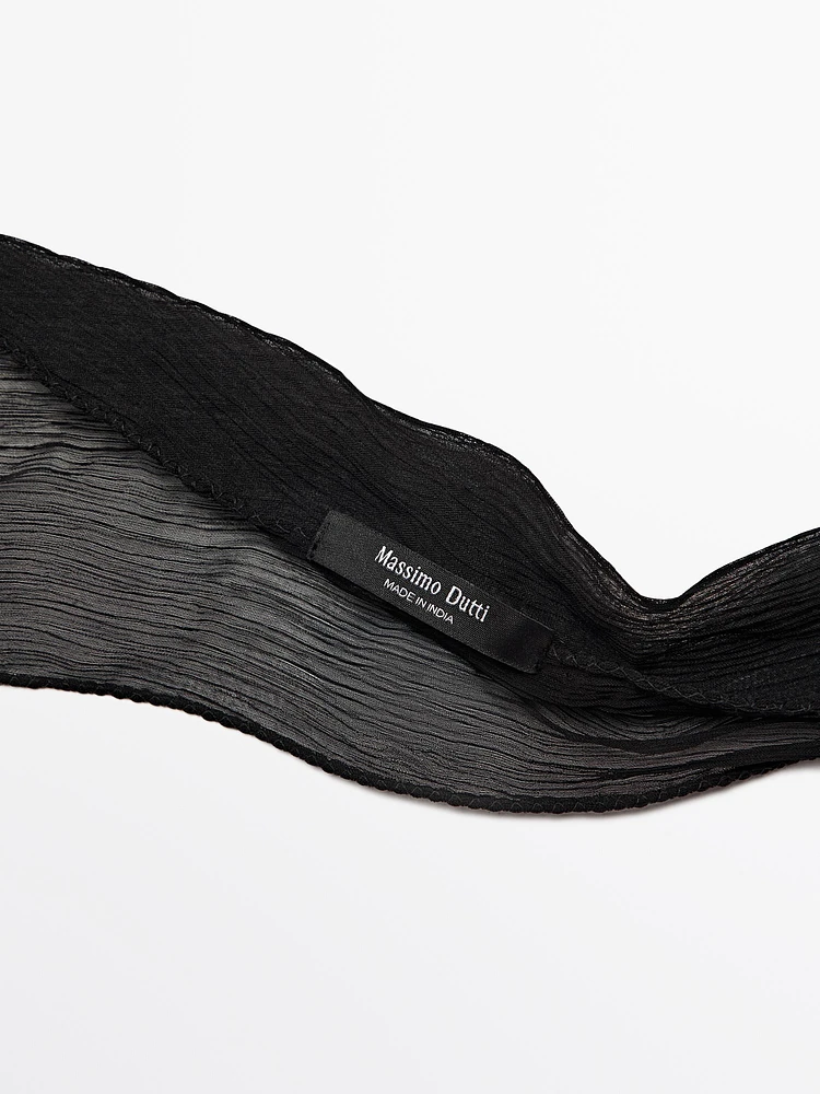 Tie scarf