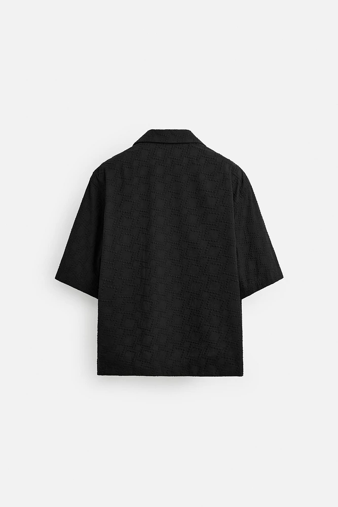 CHEMISE À BRODERIES GÉOMÉTRIQUES