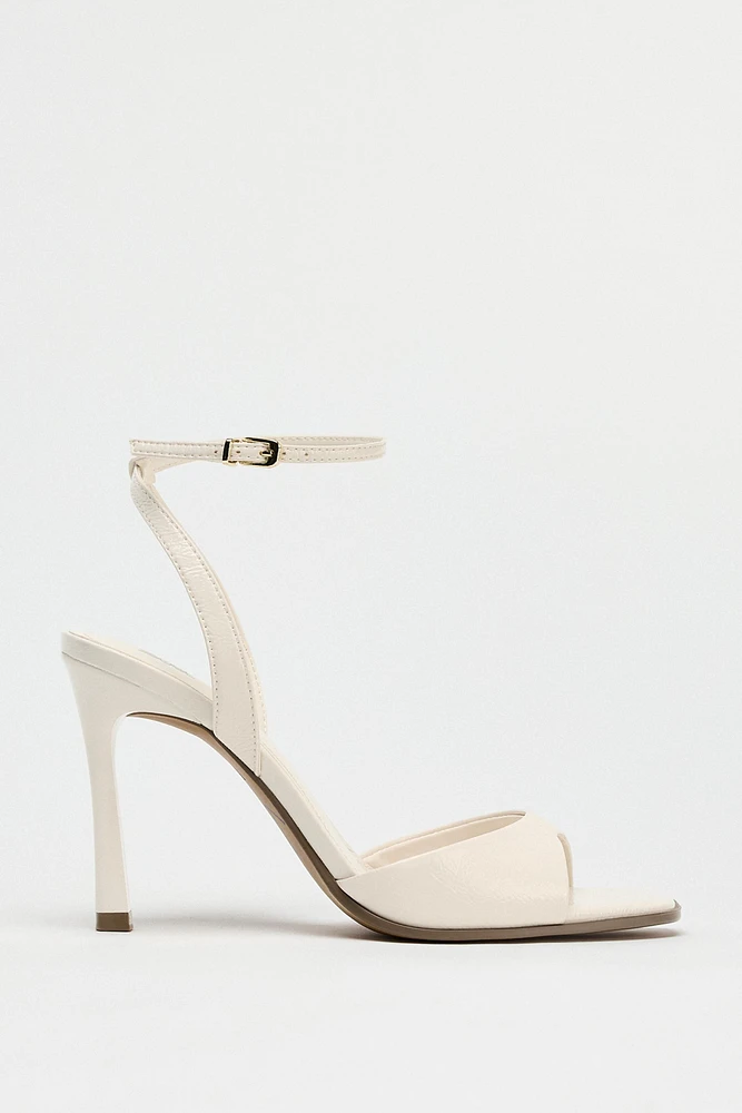 PATENT EFFECT HEELED SANDALS