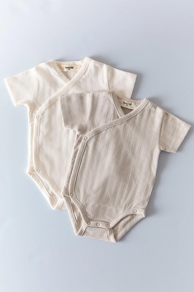 CHILDREN’S SET OF BODYSUITS