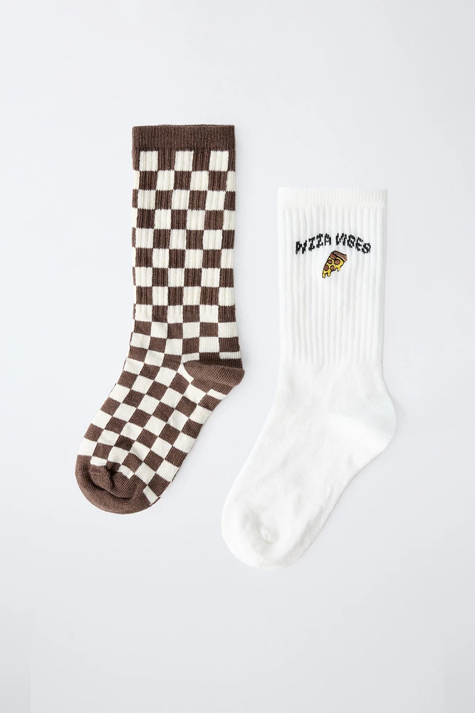 LOT DE DEUX PAIRES CHAUSSETTES À IMPRIMÉ
