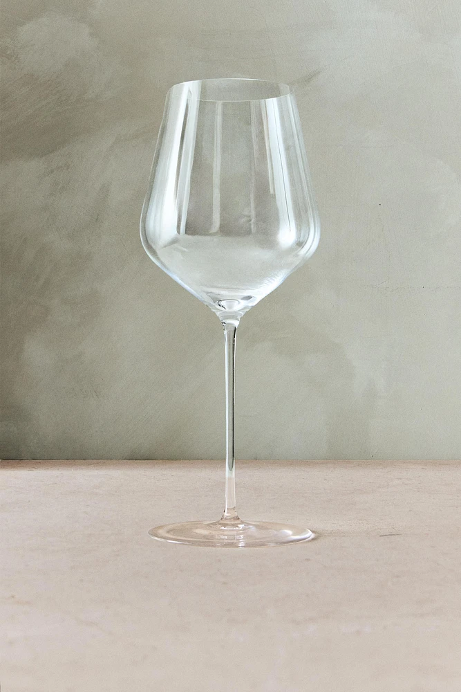 BLOWN CRYSTALLINE WINE GLASS