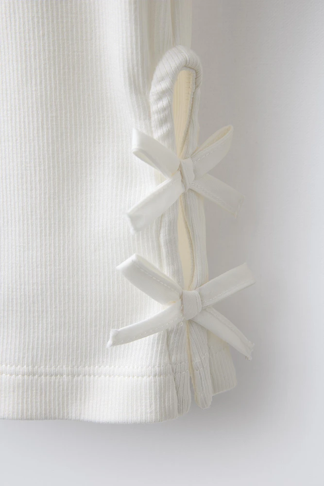 RIBBED CUT OUT BOW T-SHIRT