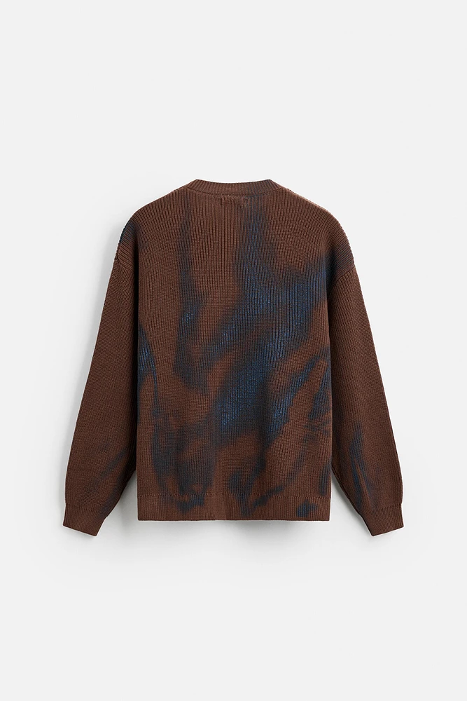 SPRAY PRINT SWEATER