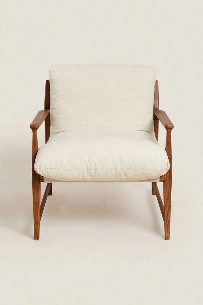 WOODEN ACCENT CHAIR WITH REMOVABLE CUSHION