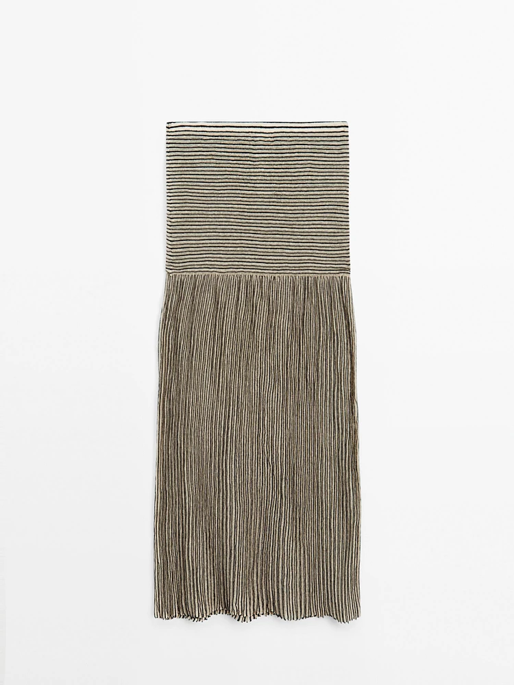 Long pleated skirt with flecked detail
