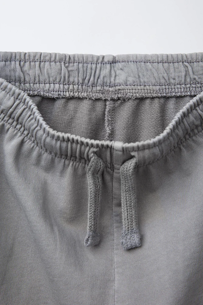 ENSEMBLE TEINT EN PIÈCE T-SHIRT ET BERMUDA IMPRIMÉ
