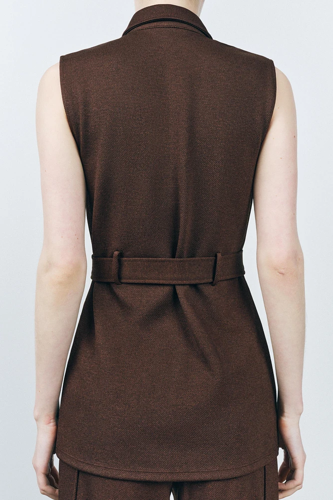 GILET AVEC CEINTURE EN SERGÉ