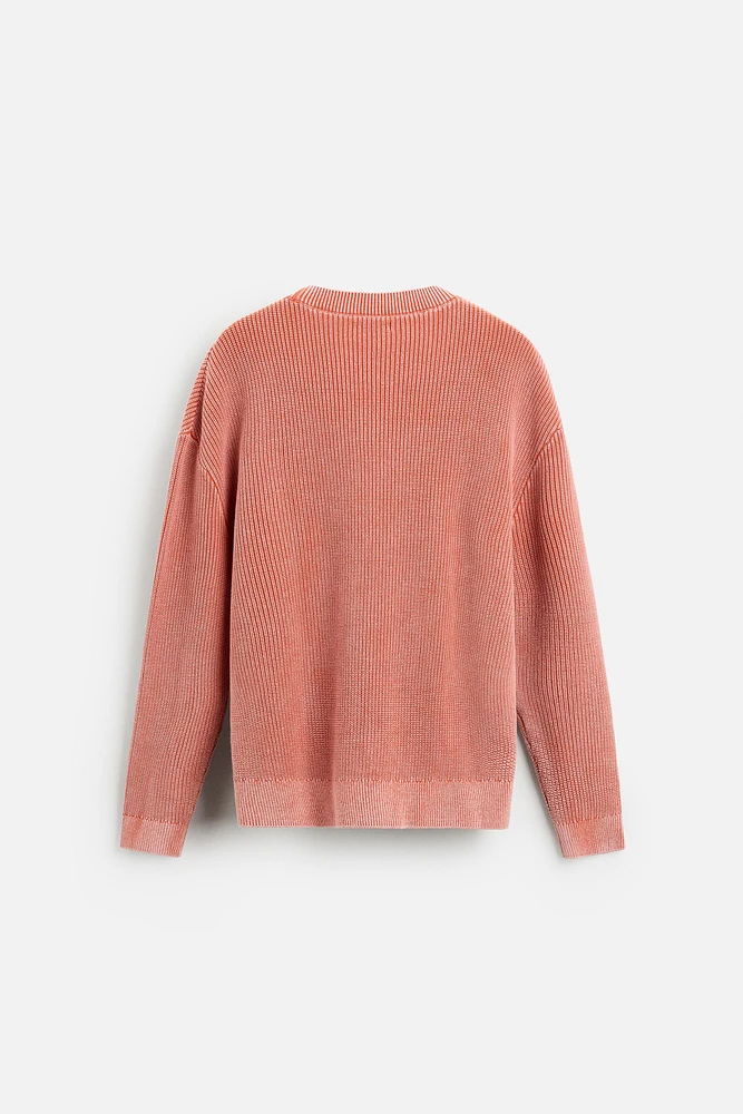 PULL DÉLAVÉ CÔTELÉ