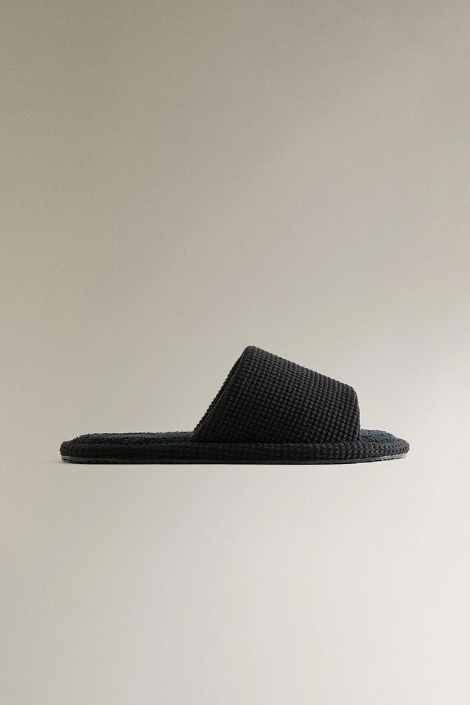 OPEN TERRYCLOTH BATHROOM SLIPPERS
