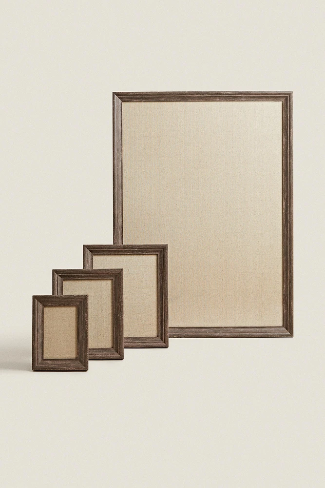 MATTE WOODEN PICTURE FRAME