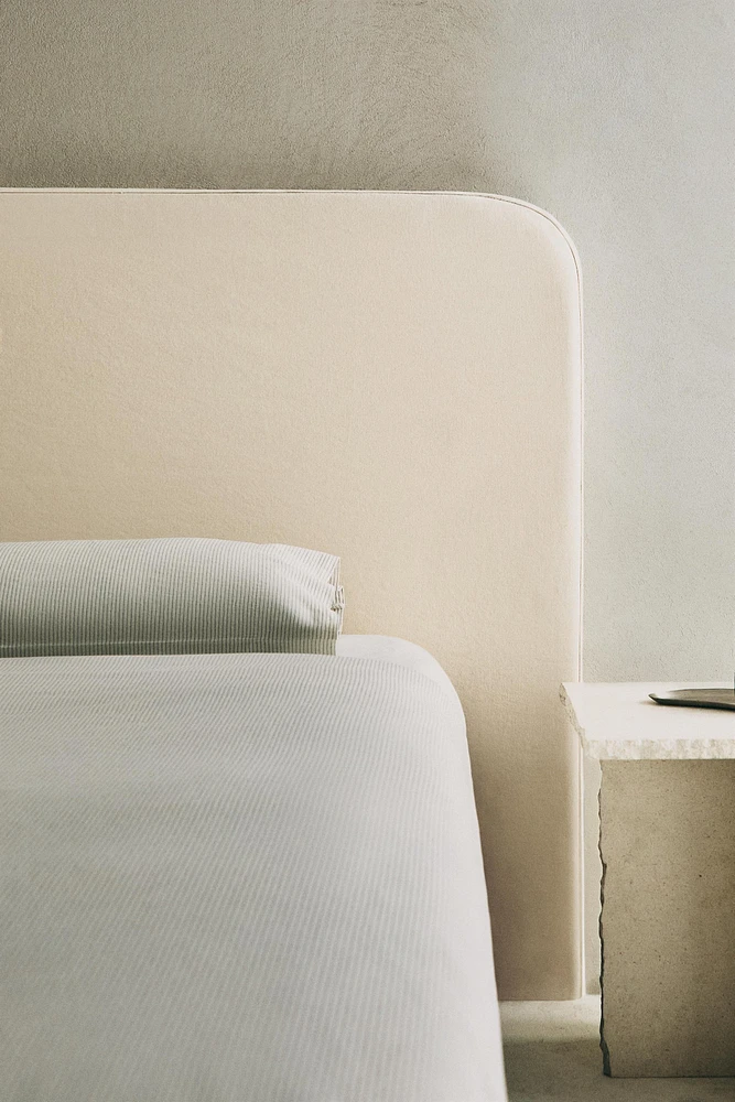 ROUNDED HEADBOARD WITH LINEN AND COTTON COVER