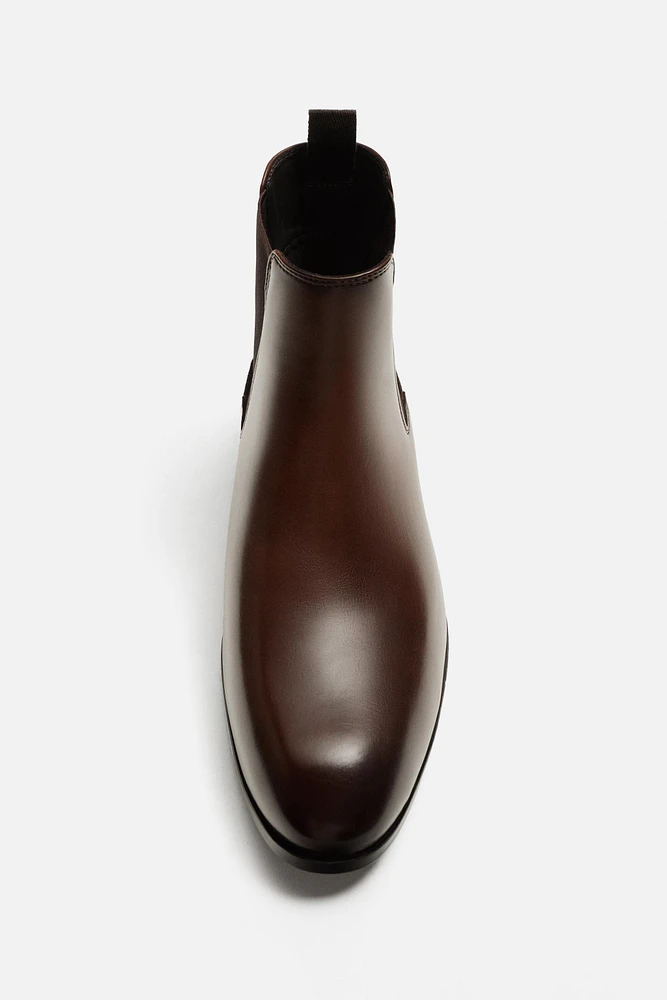 POINTED TOE CHELSEA BOOTS