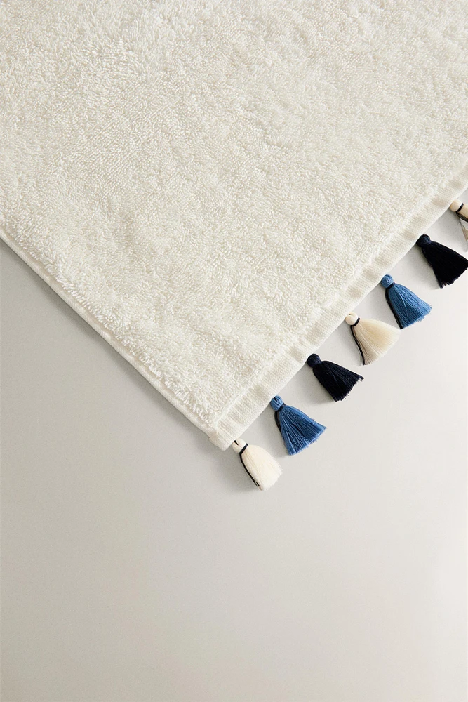 SERVIETTE DE BAIN POMPONS