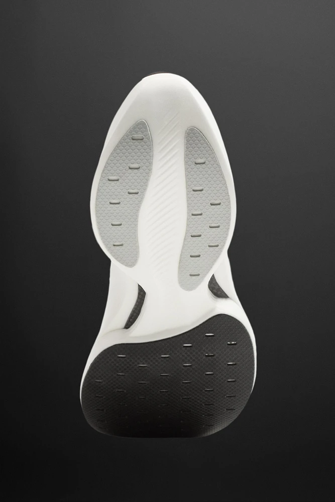 LONG DISTANCE RUNNING SNEAKERS