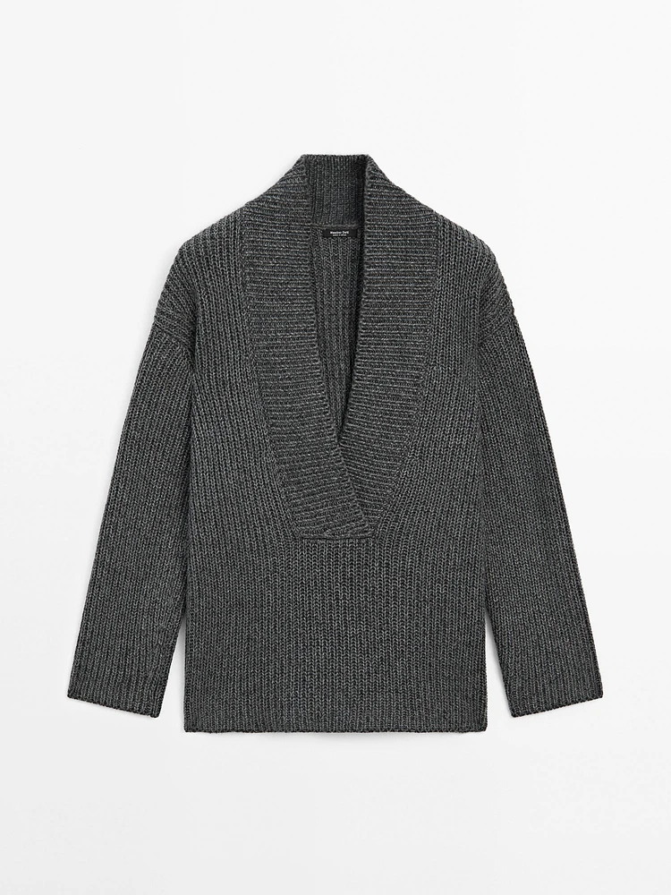 Pull en maille perlée à col effiloché