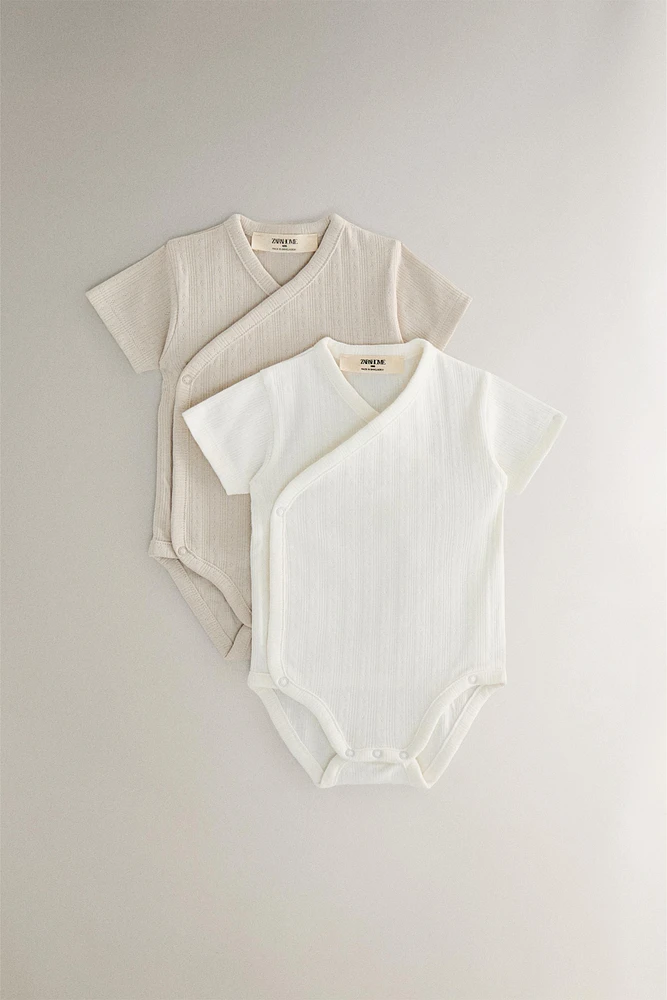 CHILDREN’S SET OF BODYSUITS