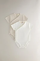 CHILDREN’S SET OF BODYSUITS