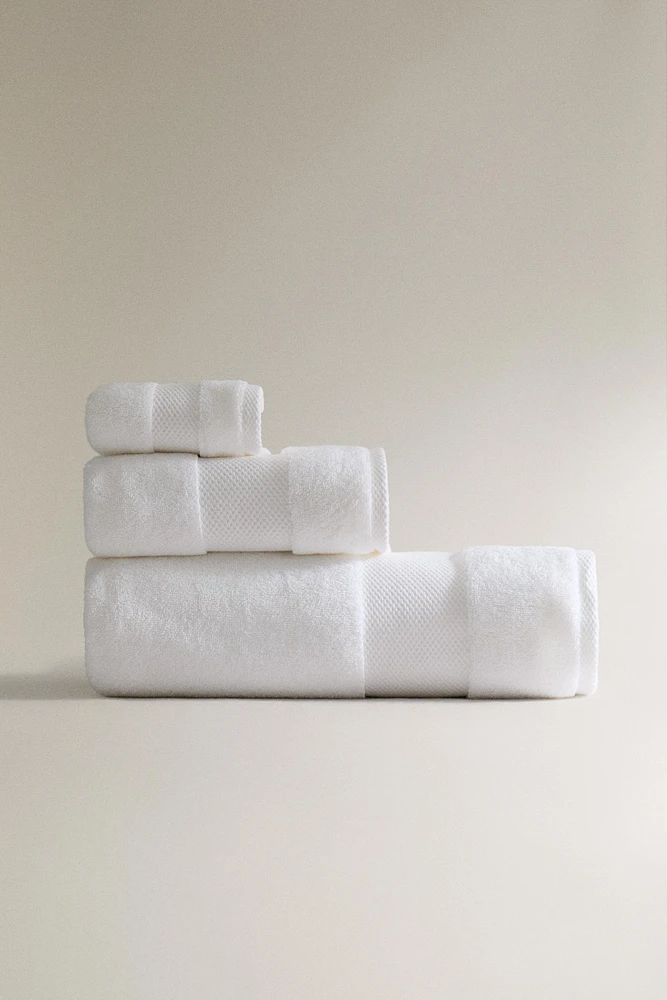EXTRA SOFT BATH TOWEL (800 GXM²)