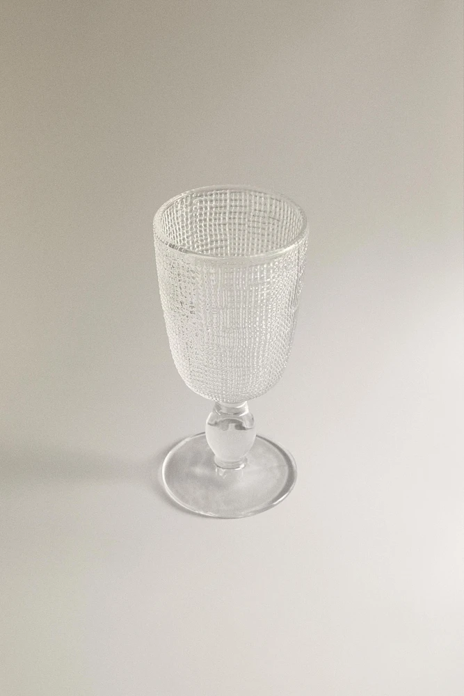 RAISED DESIGN WINE GLASS