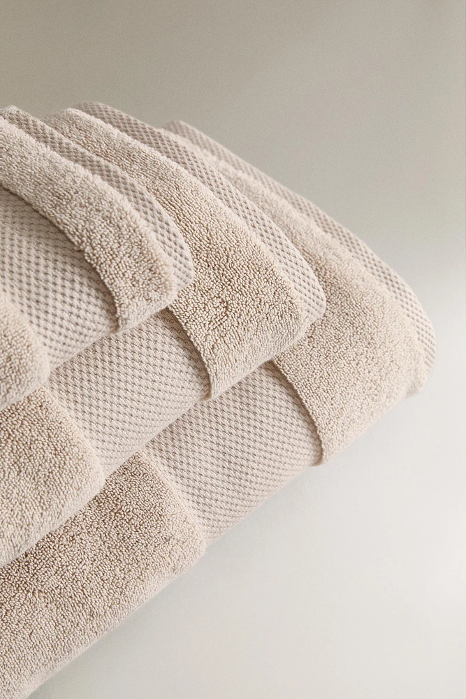 EXTRA SOFT BATH TOWEL (800 GXM²)