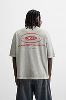 T-SHIRT EN MAILLE À IMPRIMÉ MATIÈRES VARIÉES