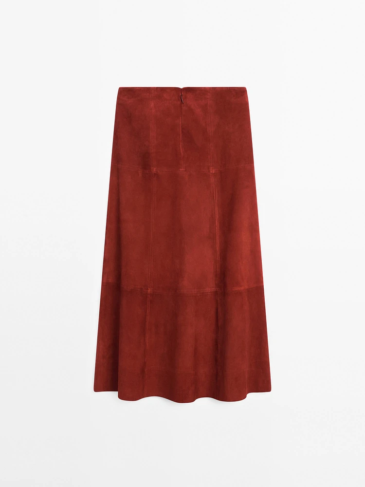 Jupe midi évasée en cuir finition daim