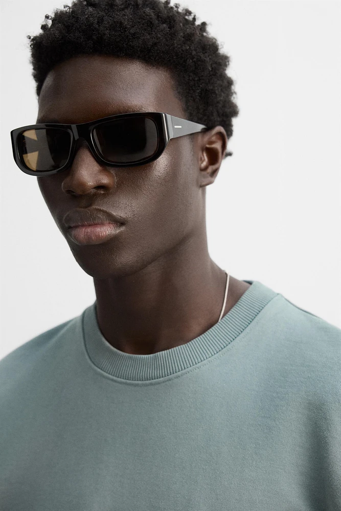 CREW NECK POCKET SWEATSHIRT