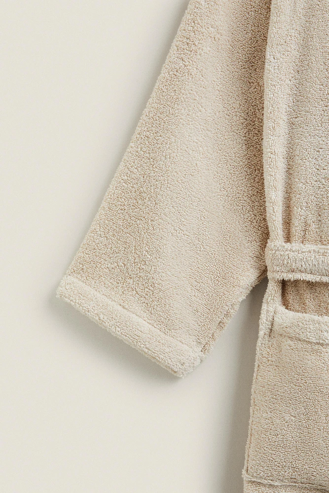 EXTRA SOFT HOODED BATHROBE (380 GXM²)
