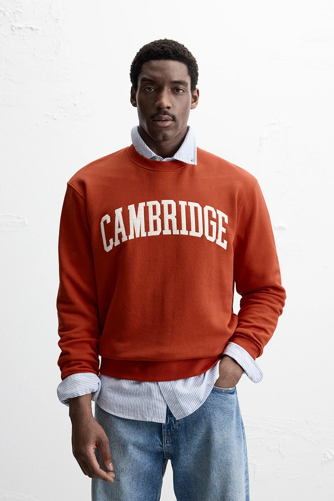 CAMBRIDGE© PATCH SWEATSHIRT