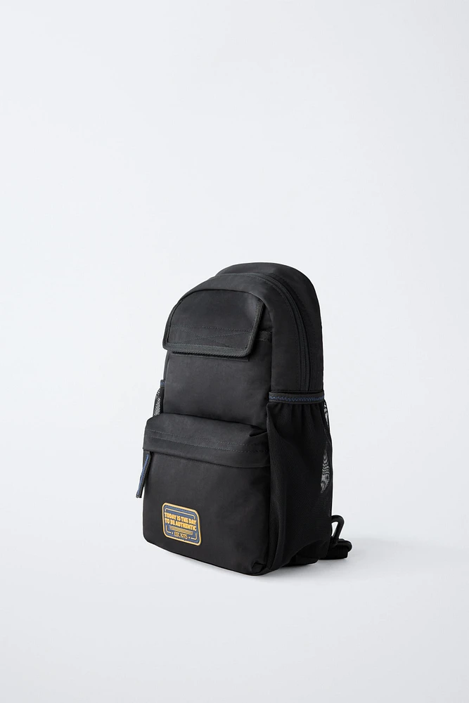 MULTI-POCKET CROSSBODY BAG