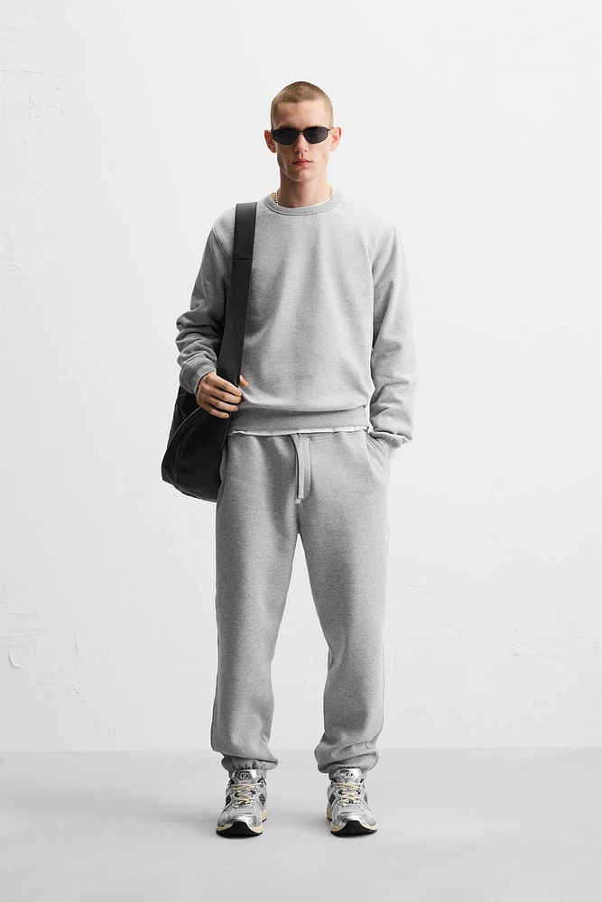BASIC CREWNECK SWEATSHIRT