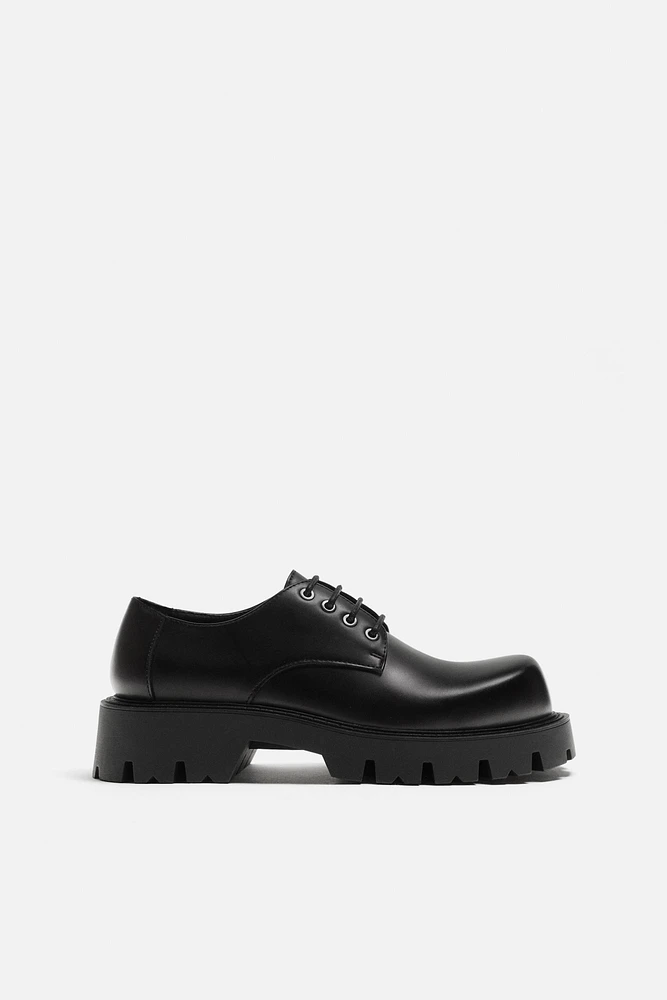 CHAUSSURES À SEMELLE VOLUME