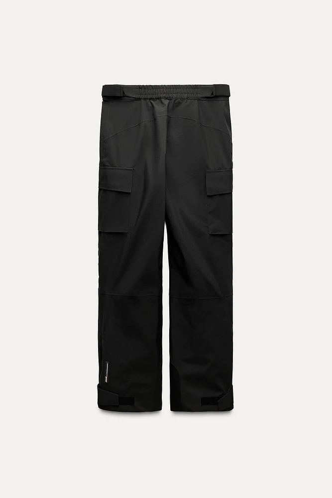 PANTALON STYLE MILITAIRE AVEC TISSU RÉSISTANT À L'EAU
 ET COUPE-VENT TECHNOLOGIE RECCO® COLLECTION SKI