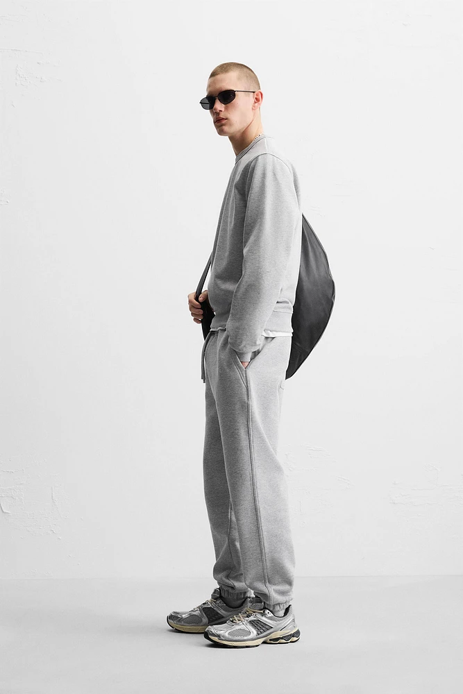 BASIC CREWNECK SWEATSHIRT