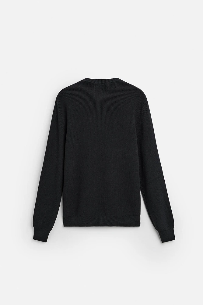 PULL EN MAILLE PERLÉE À BOUTONS